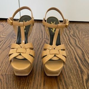 Saint Laurent patent leather nude platform sandal size 35.5